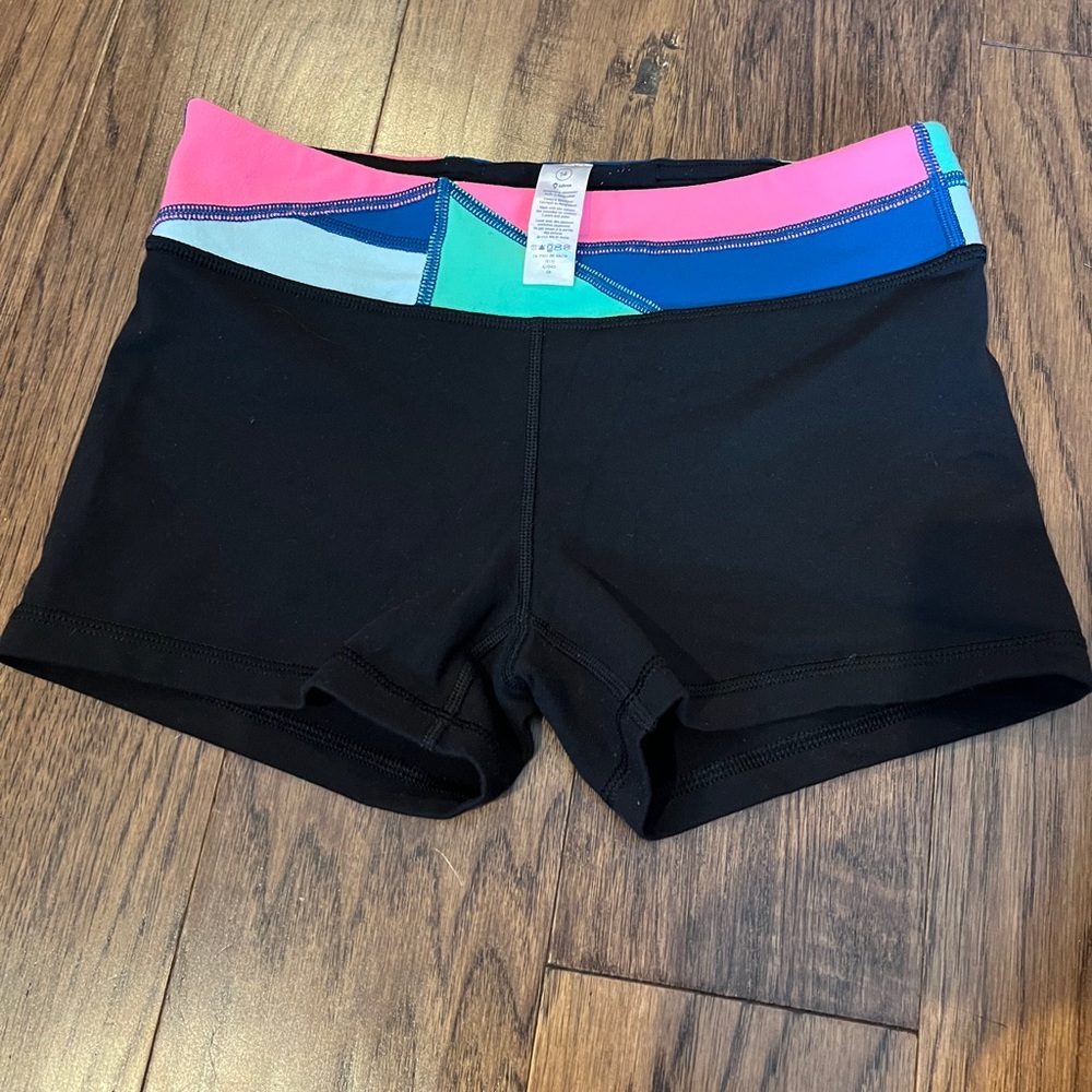 Ivivva booty shorts
